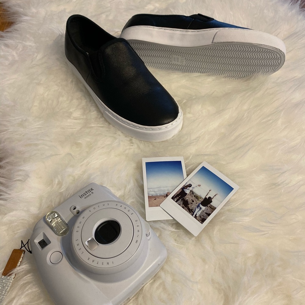 True Black Gap Sneaker